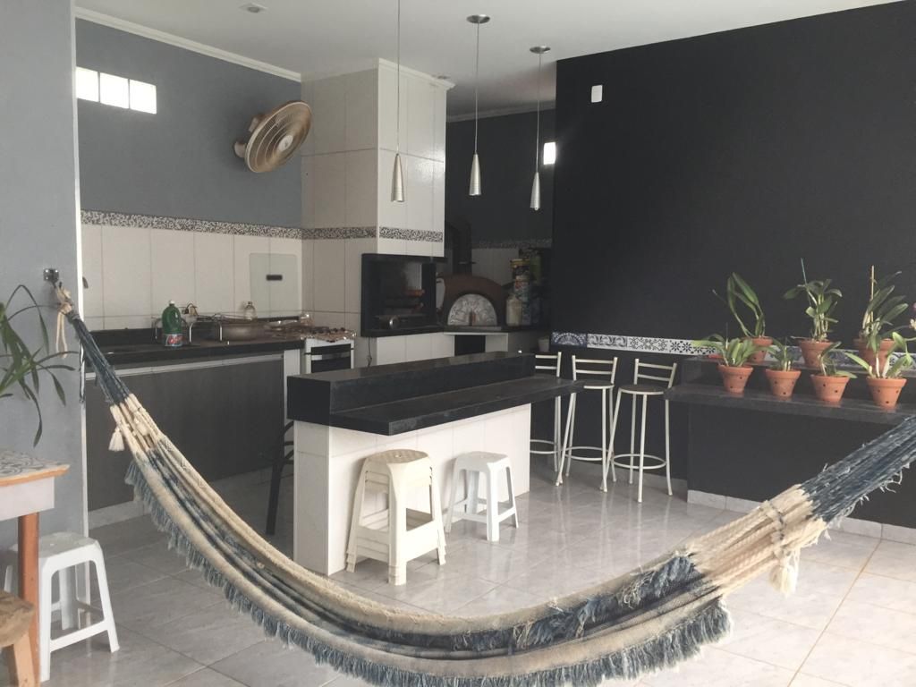 Casa à venda com 3 quartos, 230m² - Foto 1