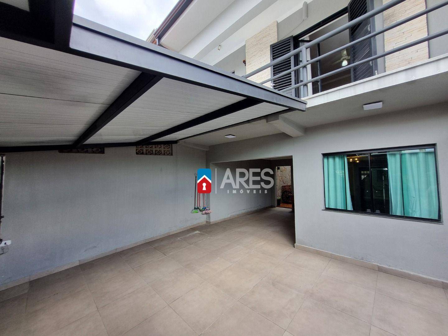 Casa, 3 quartos, 268 m² - Foto 1