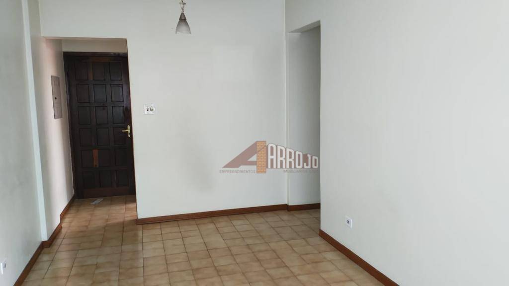 Apartamento à venda com 2 quartos, 67m² - Foto 2