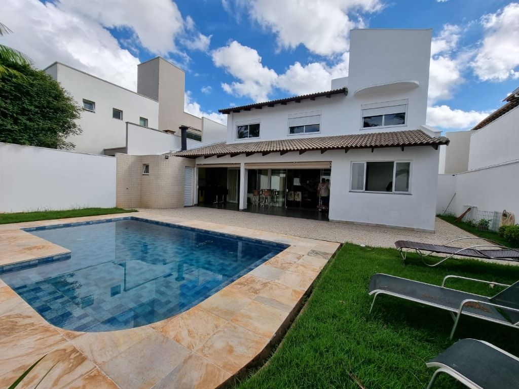 Casa de Condomínio à venda com 3 quartos, 305m² - Foto 1