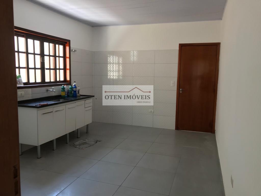 Casa à venda com 2 quartos, 160m² - Foto 2