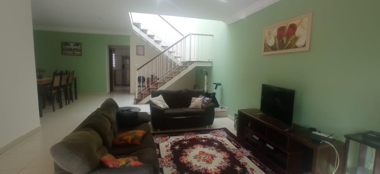 Casa à venda com 4 quartos, 260m² - Foto 1