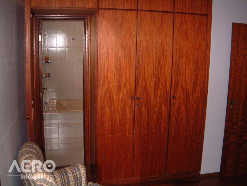 Casa à venda com 5 quartos, 340m² - Foto 10