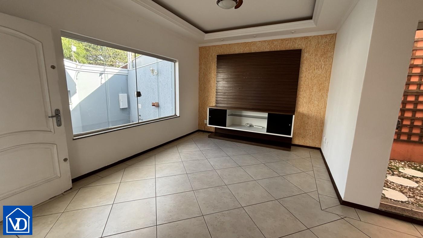 Casa à venda com 3 quartos, 170m² - Foto 4