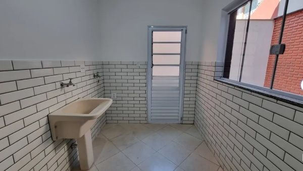 Sobrado à venda e aluguel com 3 quartos, 180m² - Foto 18