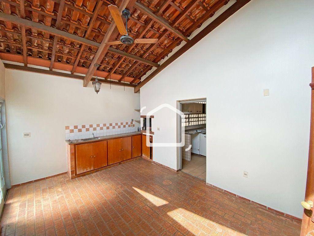 Casa à venda com 3 quartos, 258m² - Foto 7