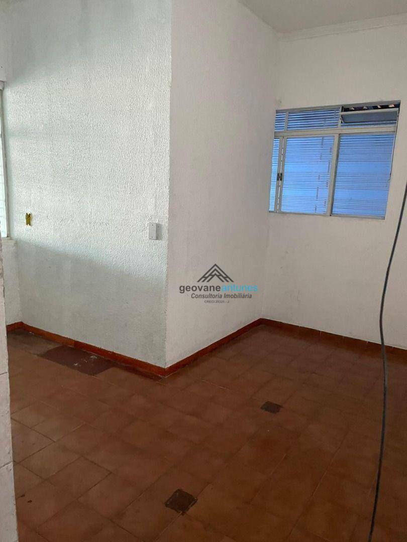 Casa à venda com 2 quartos, 250m² - Foto 8