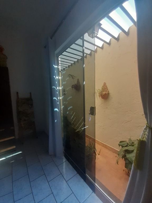 Casa à venda com 2 quartos, 60m² - Foto 10