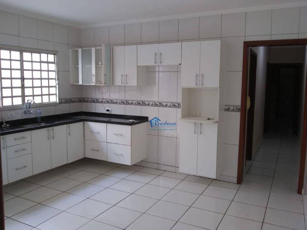 Casa à venda com 3 quartos, 130m² - Foto 1