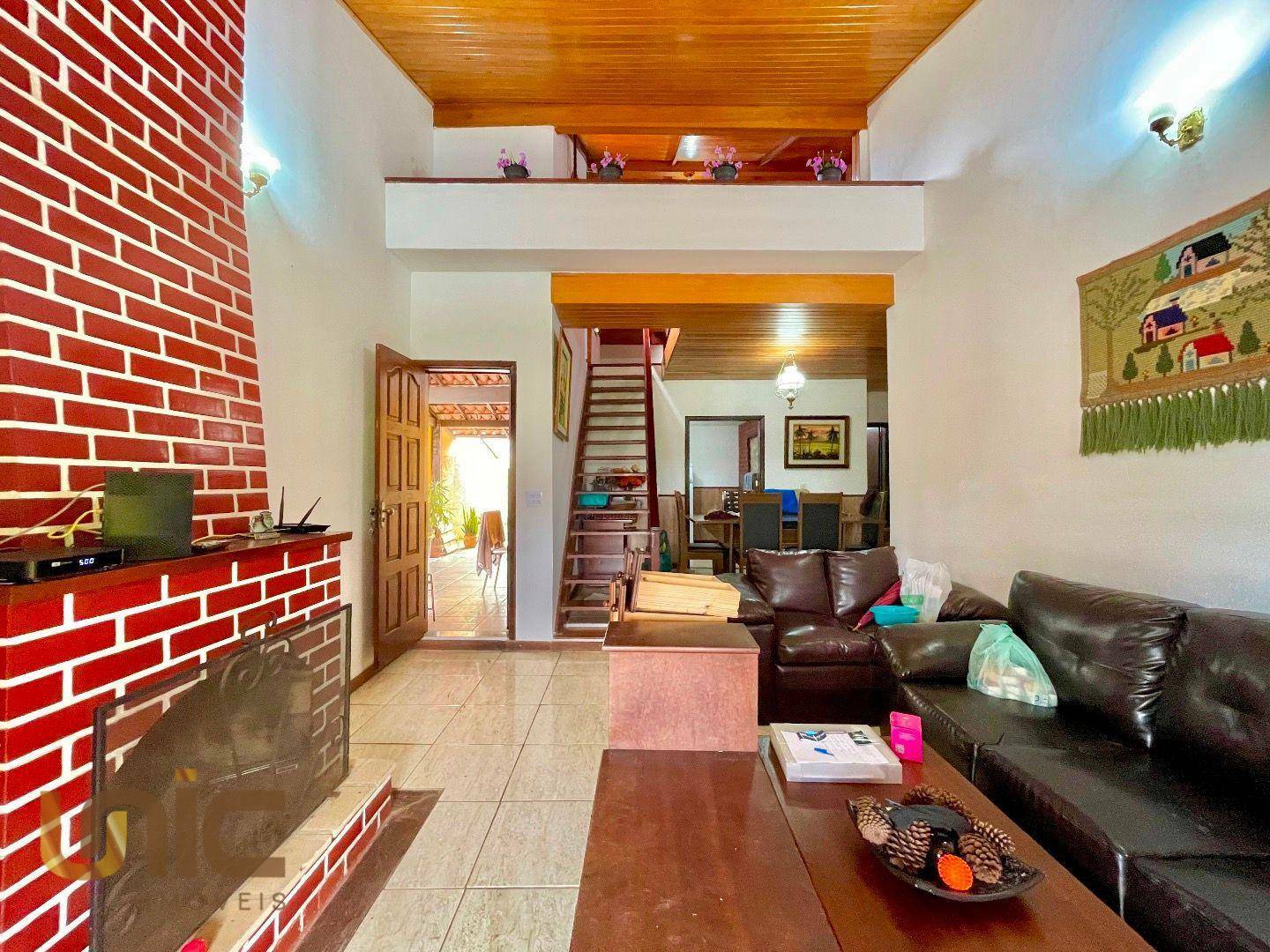 Casa à venda com 5 quartos, 157m² - Foto 3