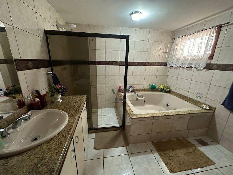 Casa à venda com 4 quartos, 180m² - Foto 16