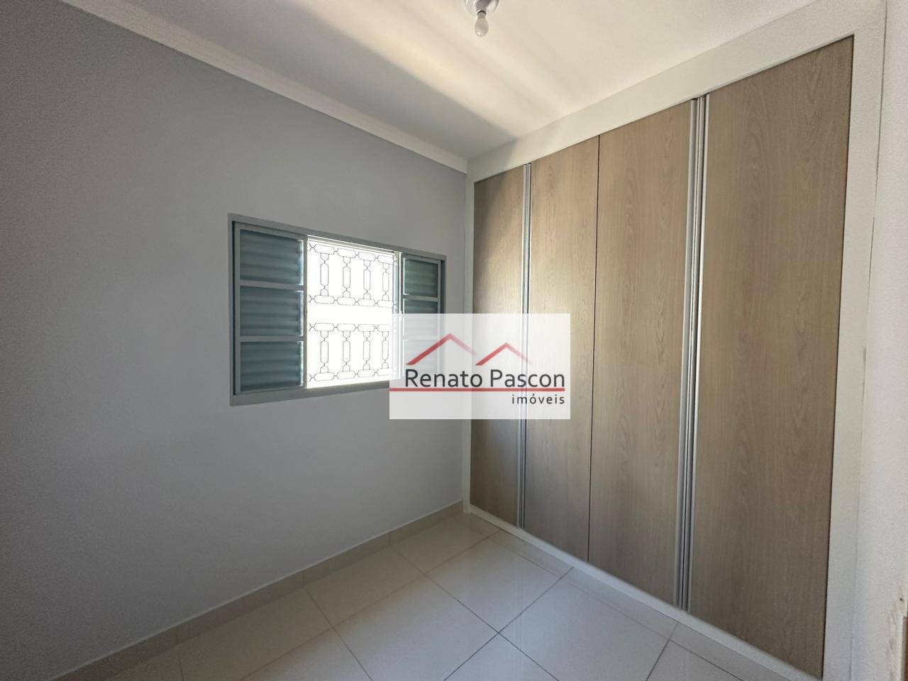 Casa à venda com 3 quartos, 100m² - Foto 4