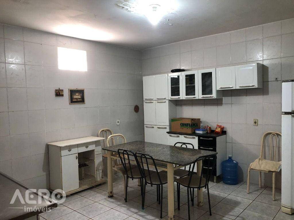 Casa à venda com 3 quartos, 183m² - Foto 8