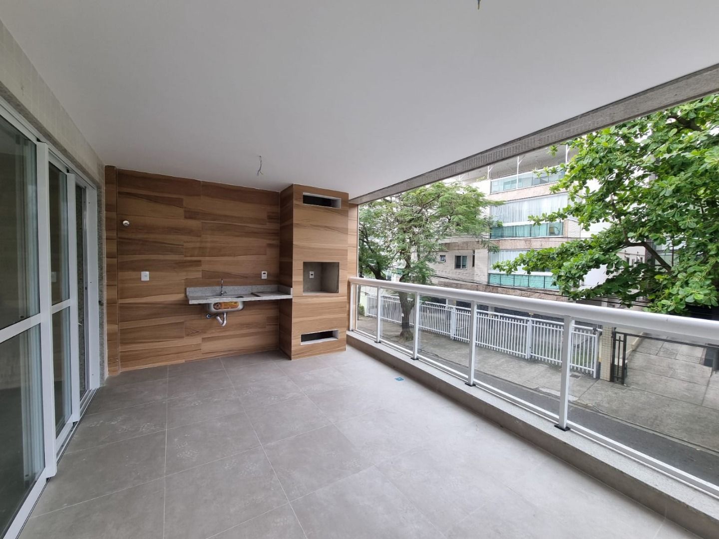 Apartamento à venda com 3 quartos, 100m² - Foto 1