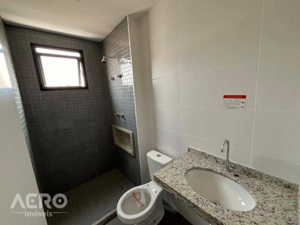 Apartamento à venda com 2 quartos, 64m² - Foto 11