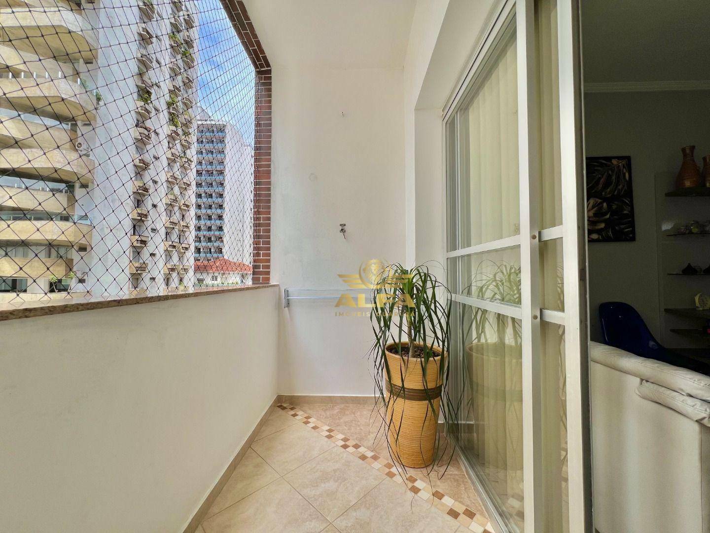 Apartamento à venda com 2 quartos, 70m² - Foto 7