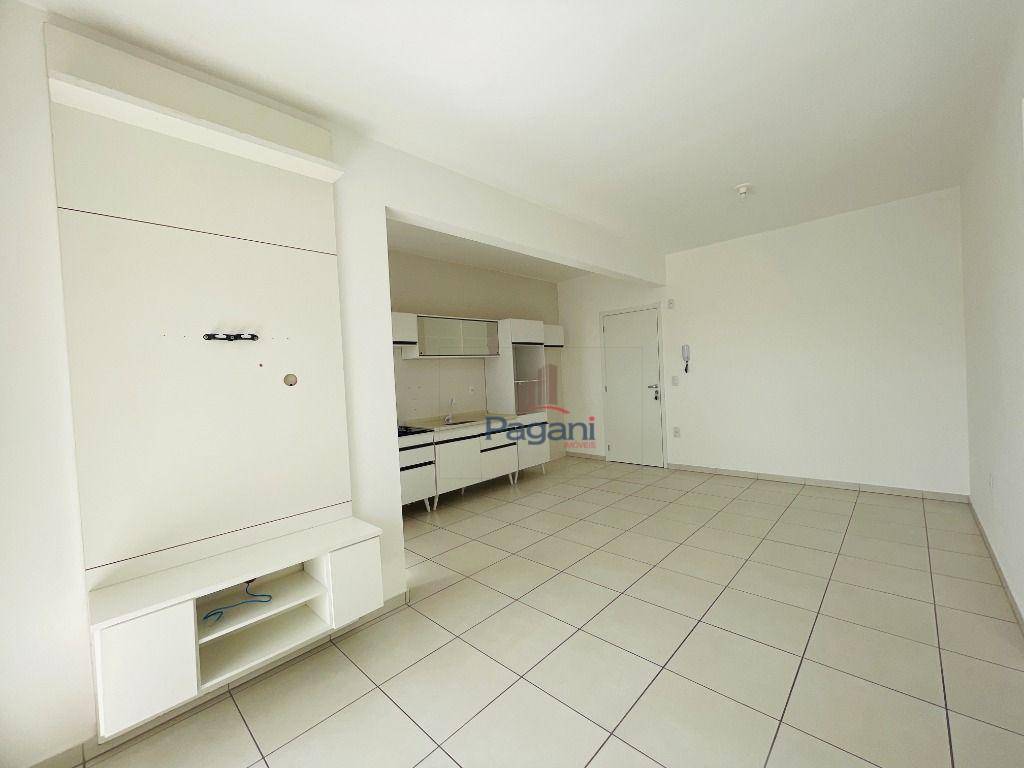 Apartamento para alugar com 2 quartos, 50m² - Foto 8