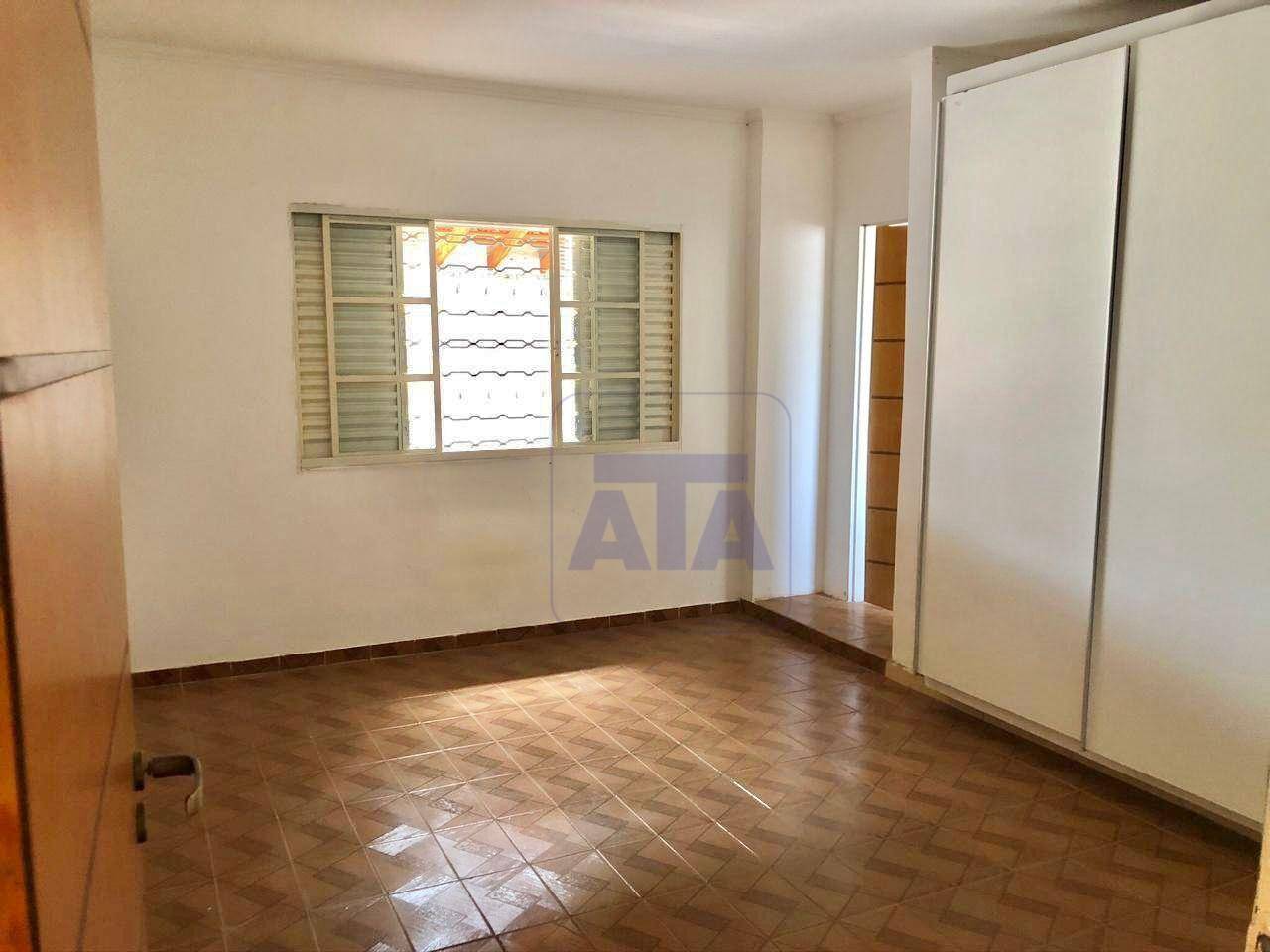 Casa à venda com 3 quartos, 304m² - Foto 9