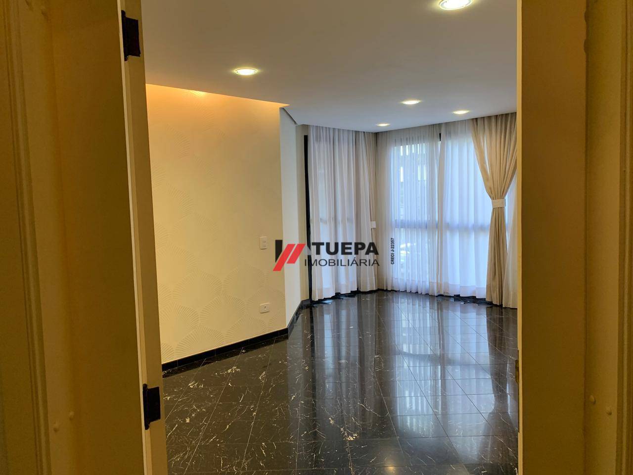 Apartamento à venda com 3 quartos, 132m² - Foto 1