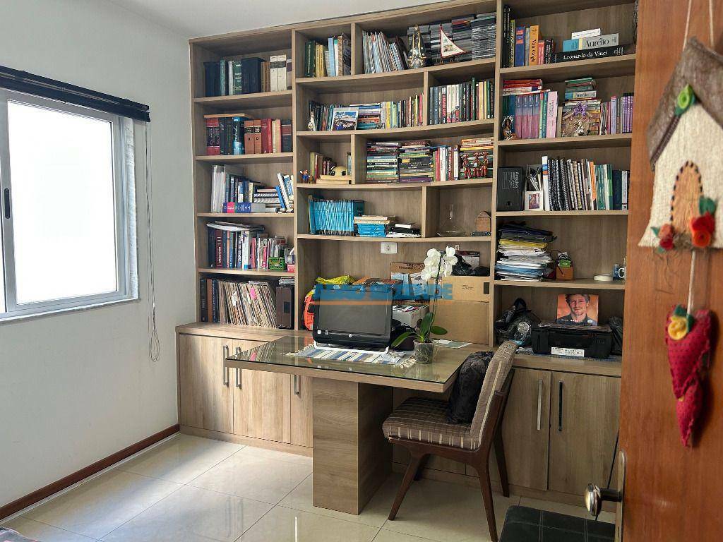 Casa de Condomínio à venda com 4 quartos, 251m² - Foto 6