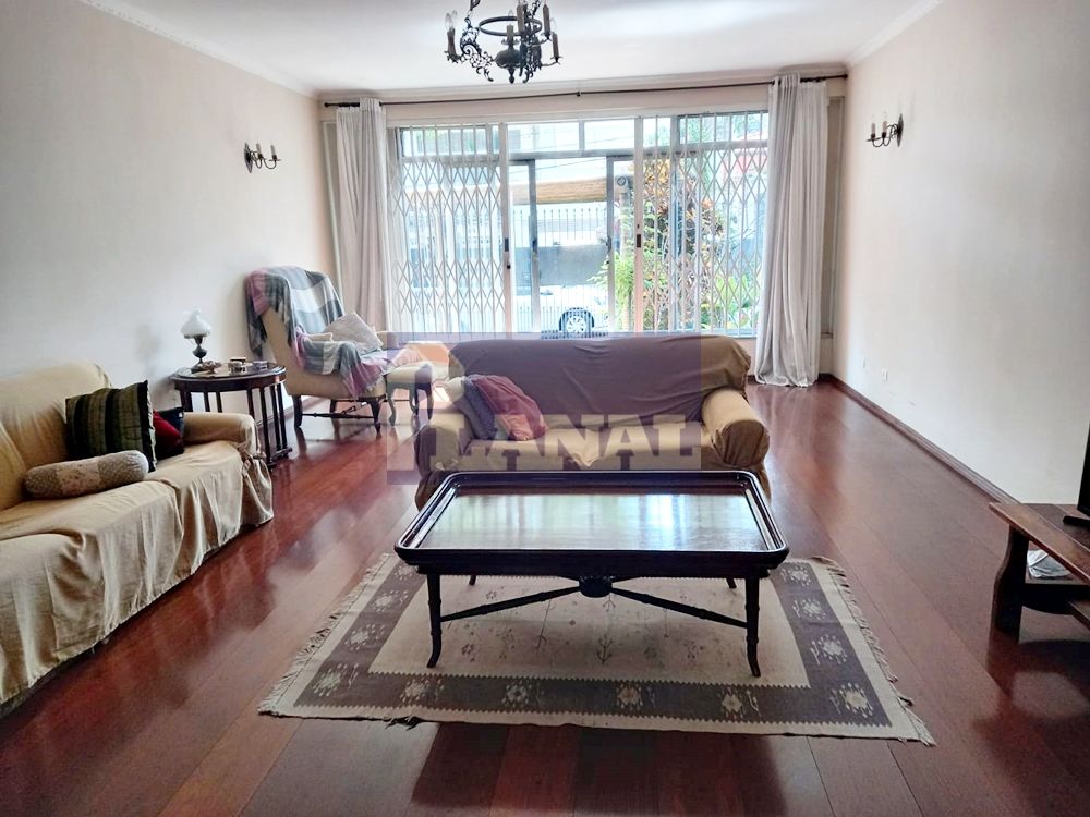 Sobrado à venda com 4 quartos, 350m² - Foto 1