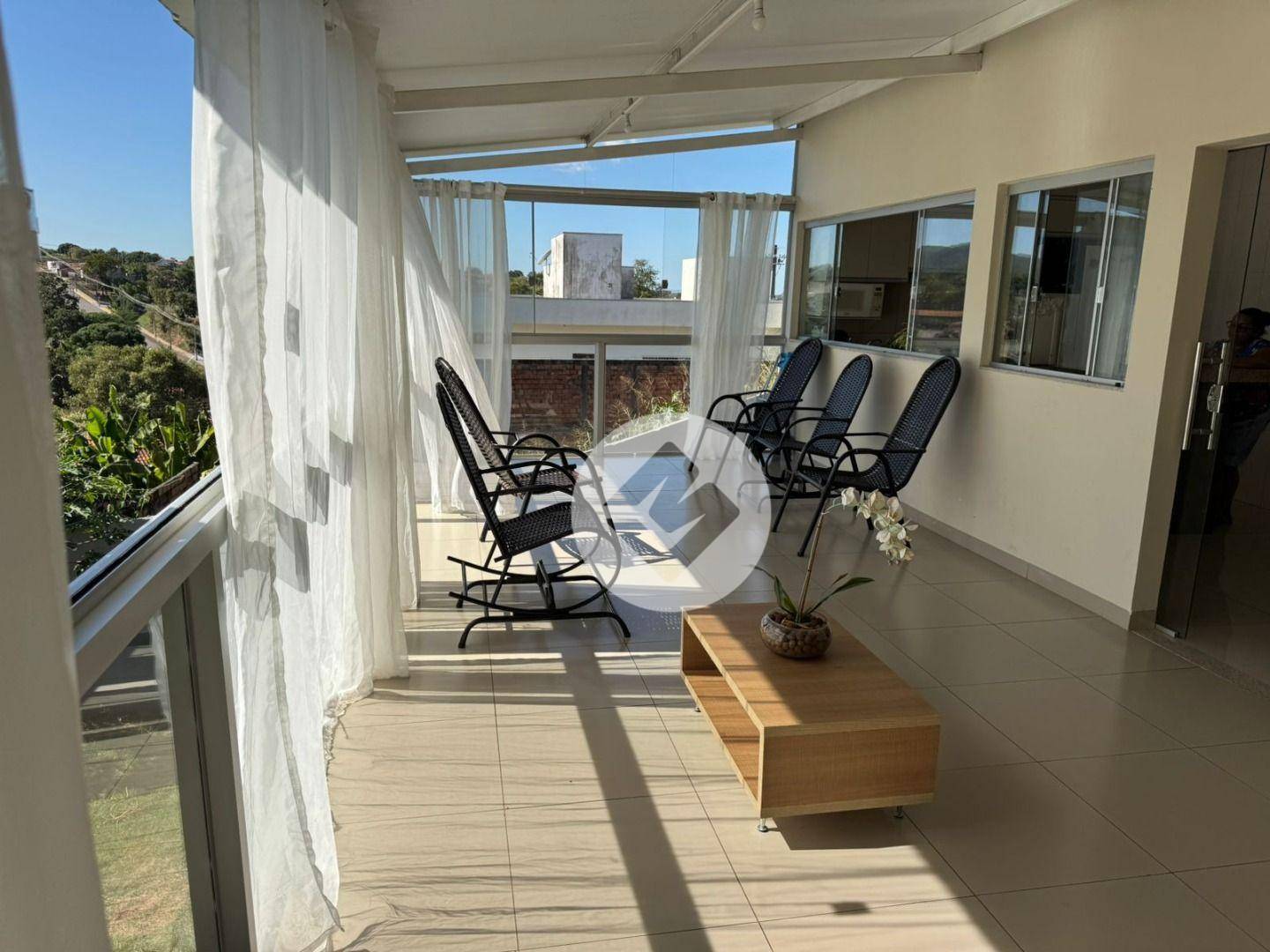 Casa à venda com 3 quartos, 191m² - Foto 1