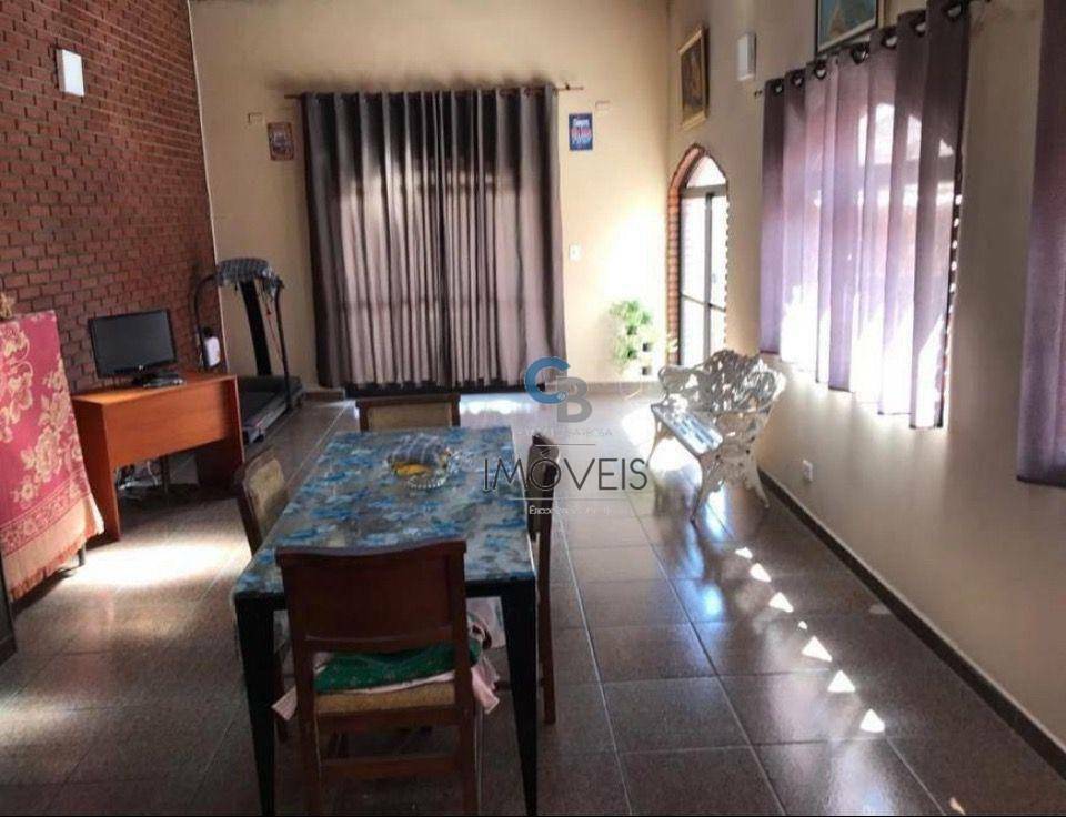 Sobrado à venda e aluguel com 4 quartos, 250m² - Foto 1