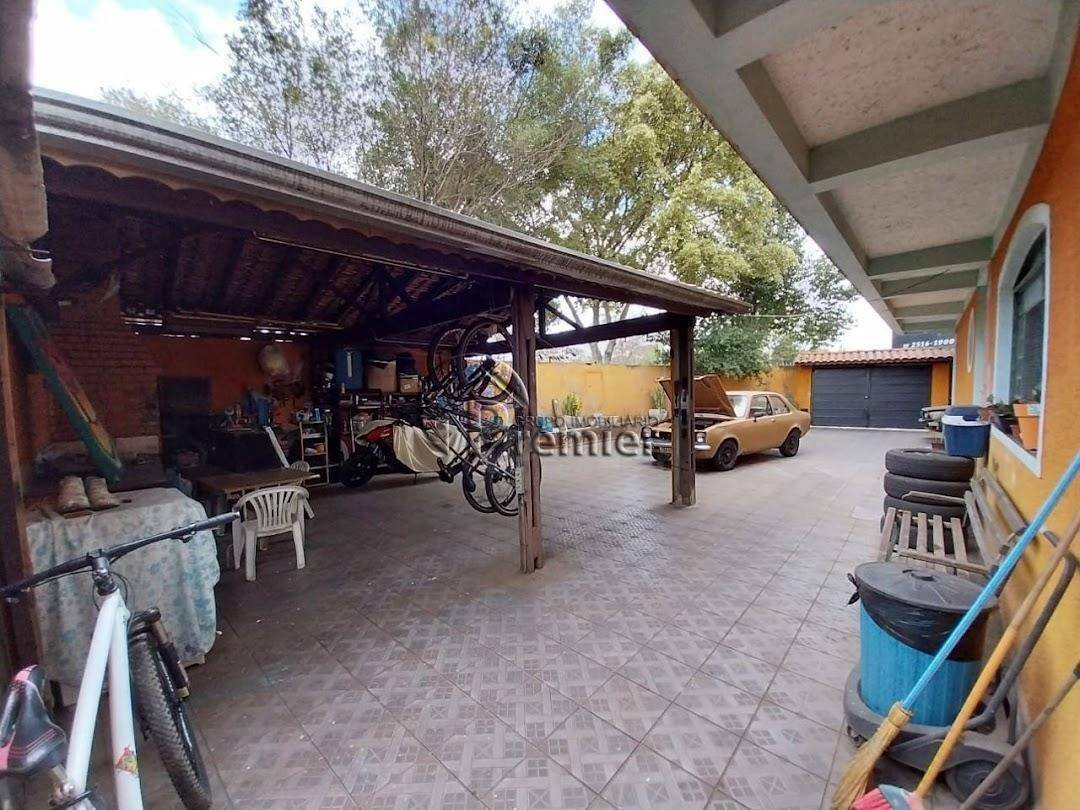 Casa à venda com 3 quartos, 250m² - Foto 2