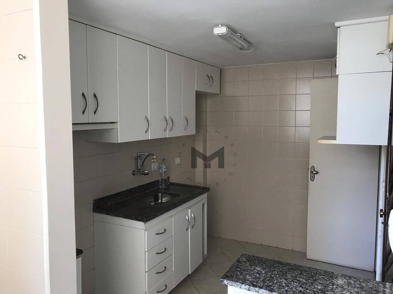 Apartamento à venda com 2 quartos, 70m² - Foto 3