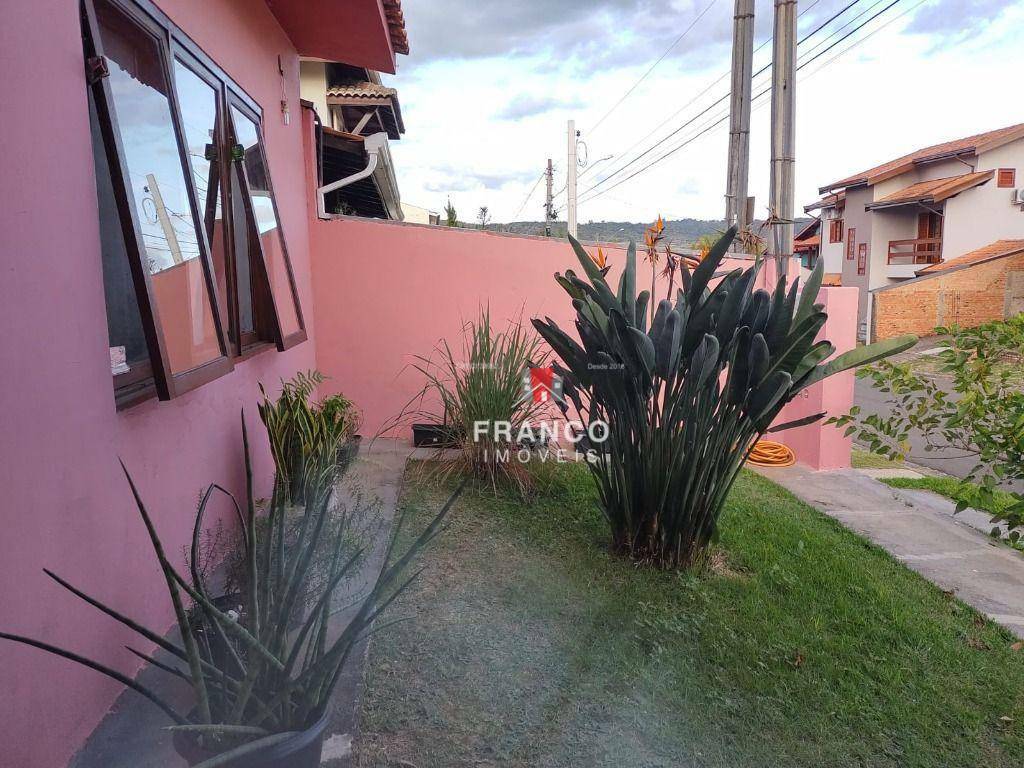 Casa de Condomínio à venda com 3 quartos, 200m² - Foto 2