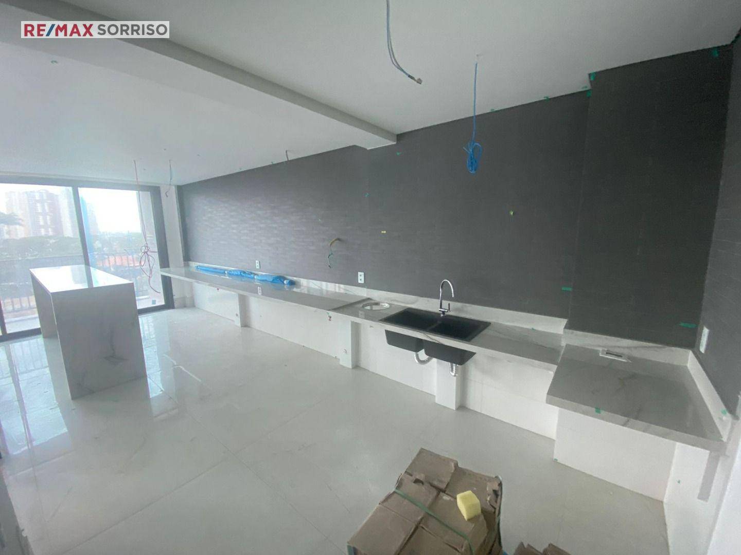 Apartamento à venda com 3 quartos, 244m² - Foto 2