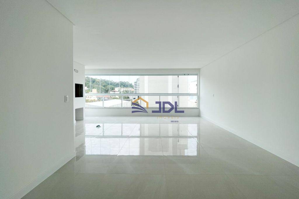 Apartamento à venda com 3 quartos, 121m² - Foto 9