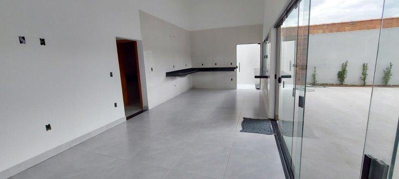 Casa à venda com 3 quartos, 180m² - Foto 8