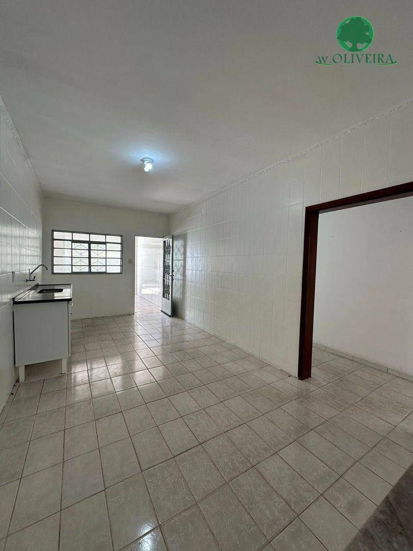 Casa para alugar com 2 quartos, 200m² - Foto 7