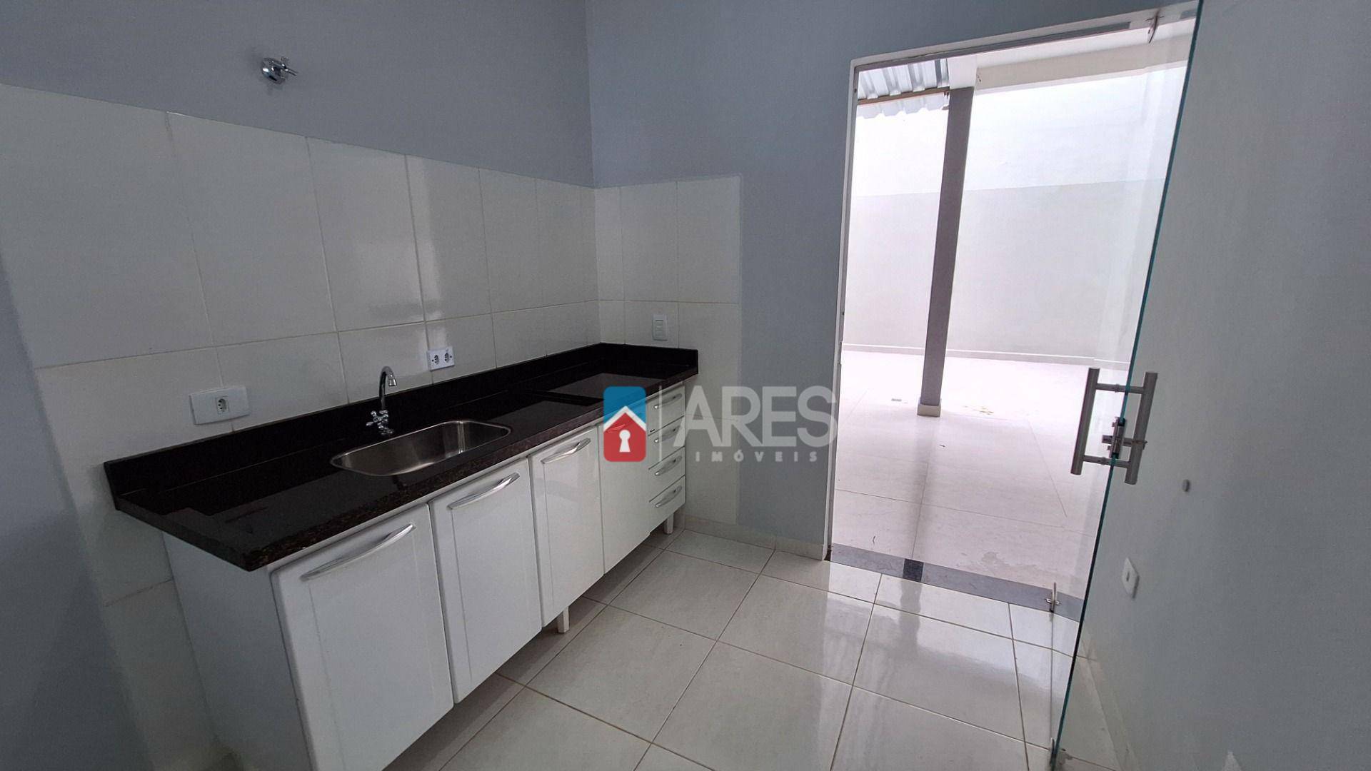 Casa à venda com 3 quartos, 98m² - Foto 5