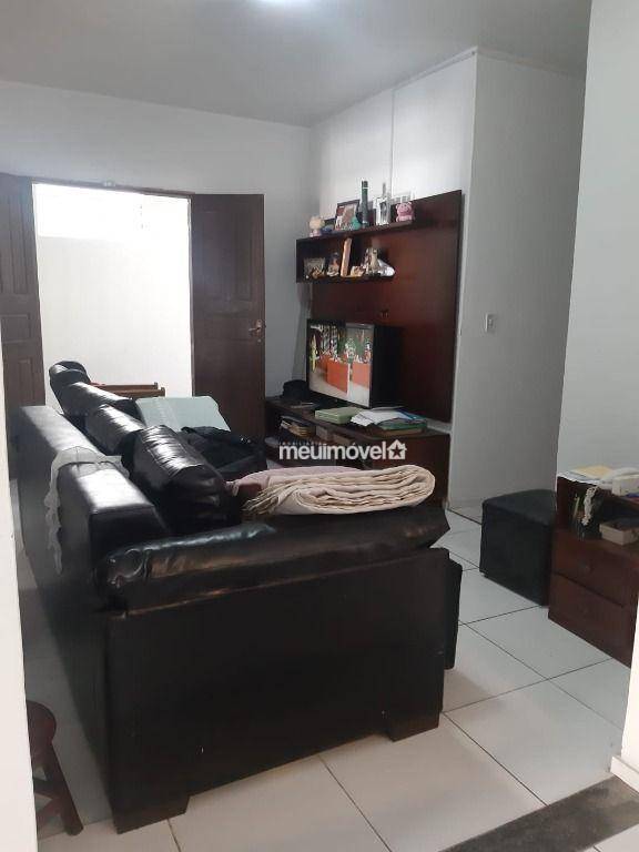 Casa à venda com 3 quartos, 200m² - Foto 2