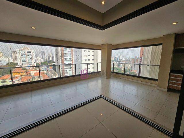 Apartamento à venda com 4 quartos, 228m² - Foto 1