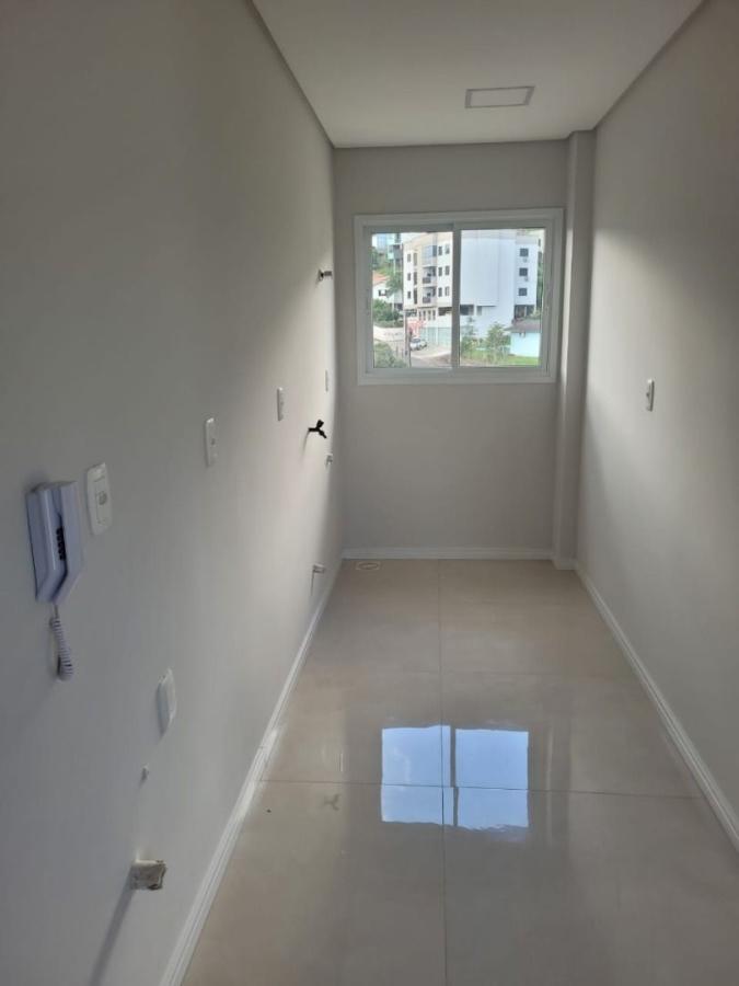 Apartamento à venda com 2 quartos, 64m² - Foto 4