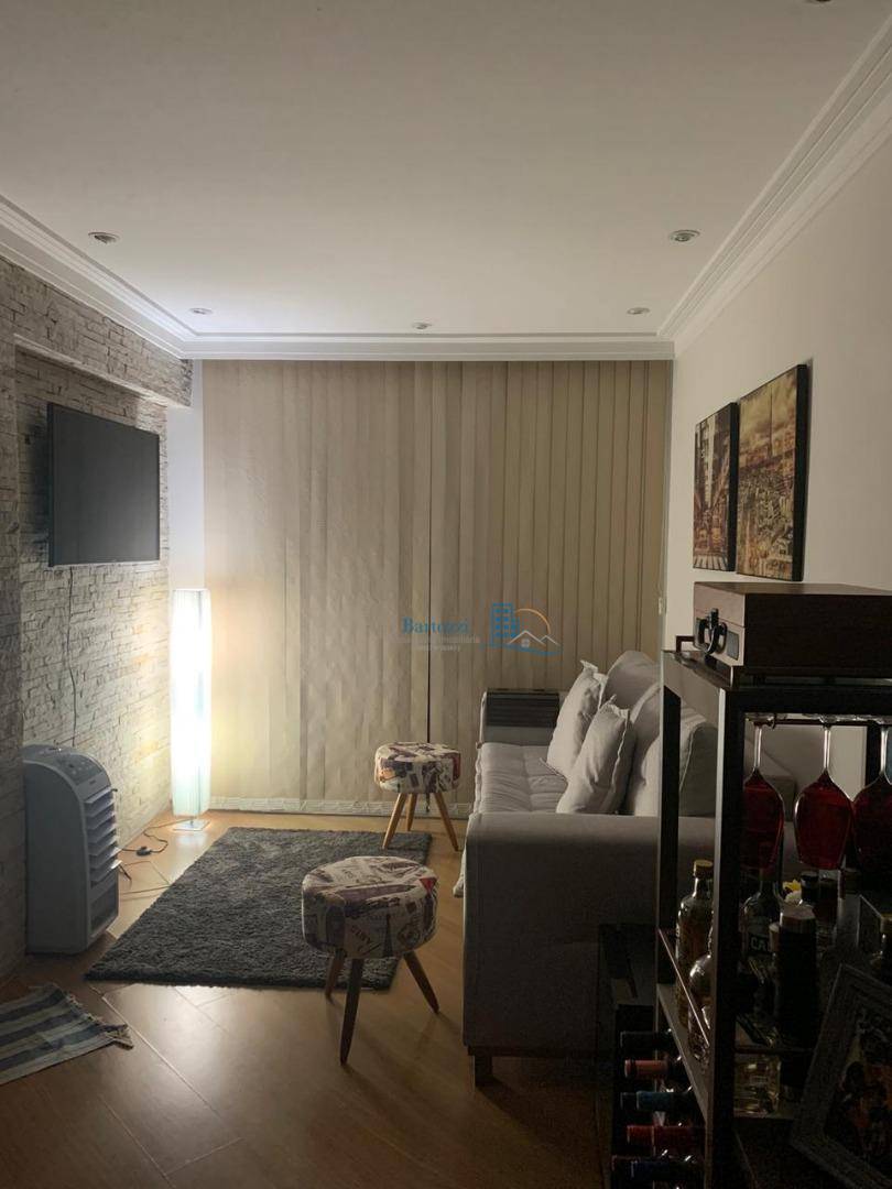 Apartamento à venda com 2 quartos, 70m² - Foto 2