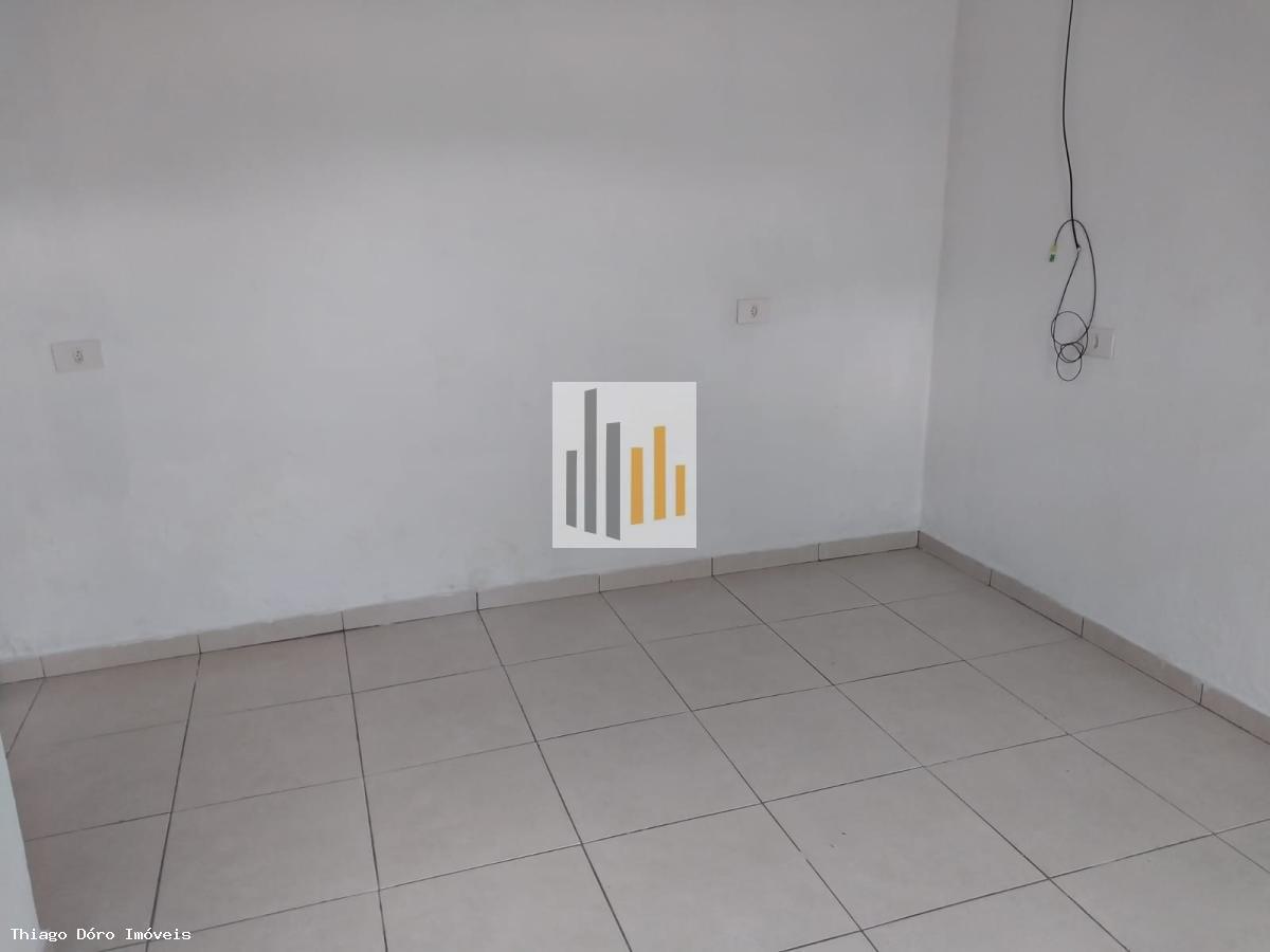 Casa para alugar com 1 quarto, 30m² - Foto 2