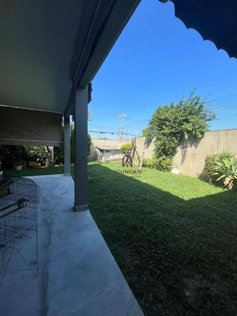 Casa à venda com 3 quartos, 236m² - Foto 11