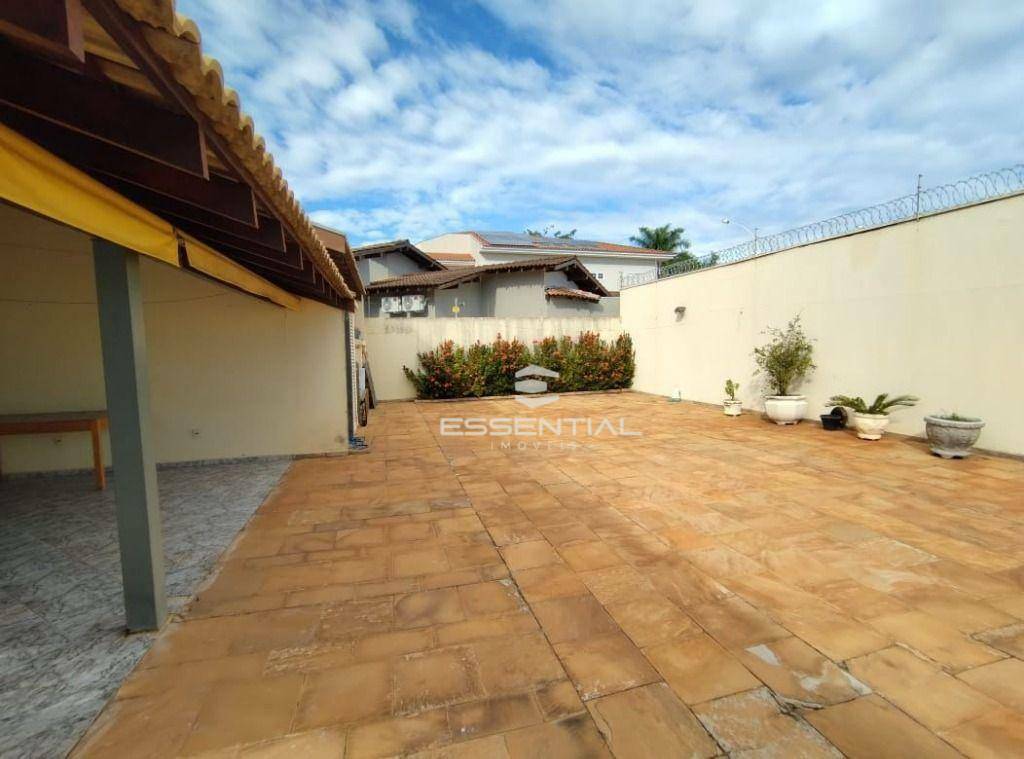 Casa para alugar com 4 quartos, 300m² - Foto 2