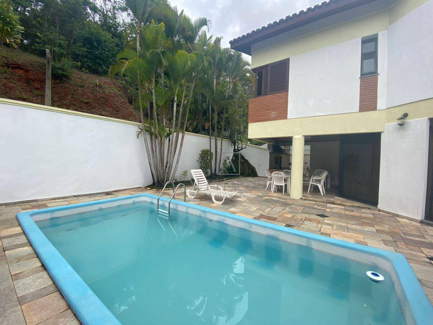 Casa de Condomínio à venda com 4 quartos, 374m² - Foto 1