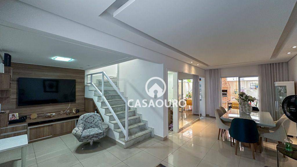 Casa de Condomínio à venda com 4 quartos, 165m² - Foto 1