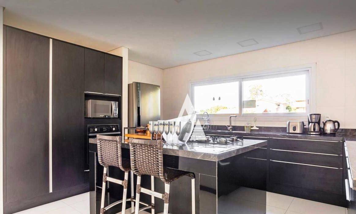 Casa de Condomínio para alugar com 3 quartos, 400m² - Foto 8