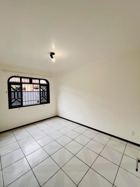 Casa para alugar com 3 quartos, 142m² - Foto 12