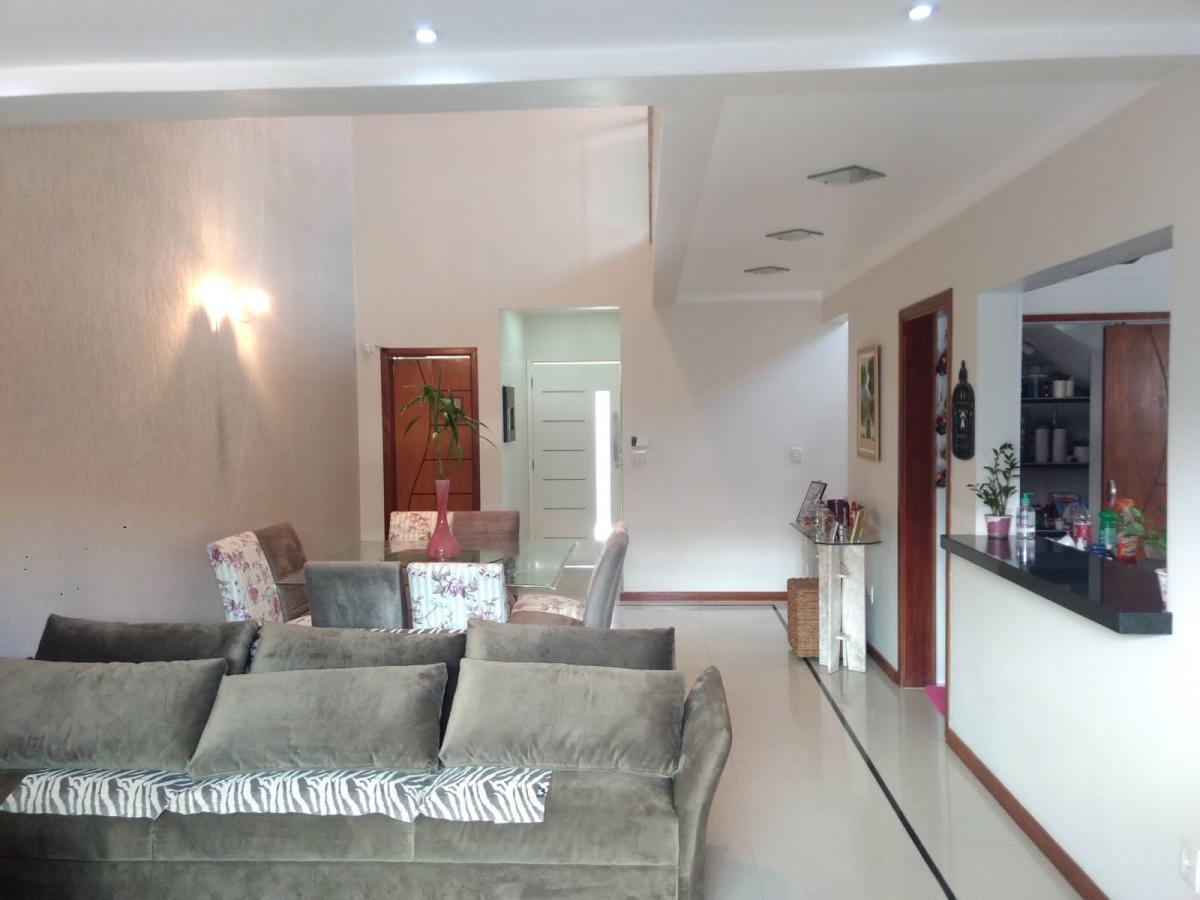 Casa à venda com 3 quartos, 260m² - Foto 2