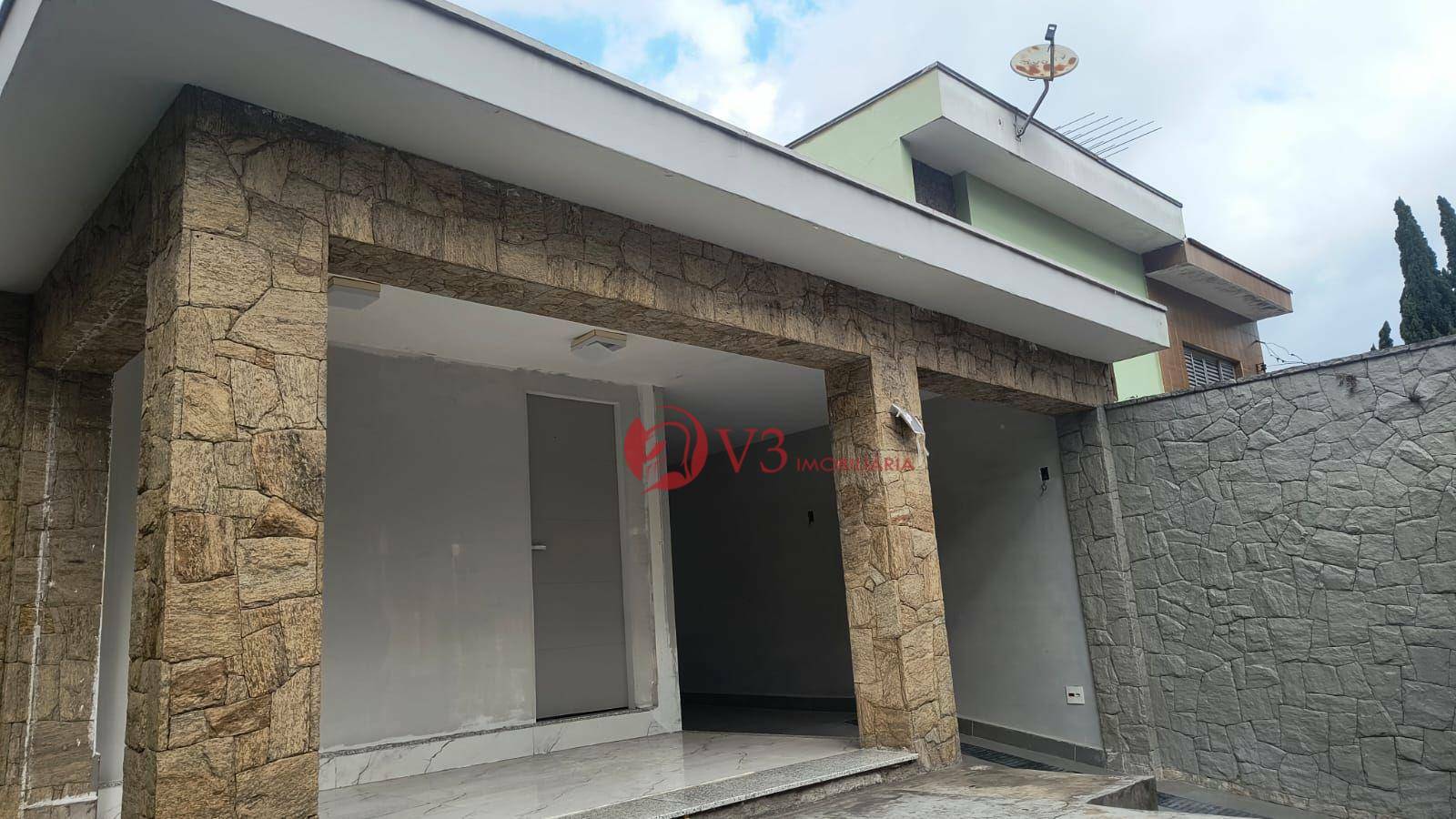 Casa para alugar com 4 quartos, 270m² - Foto 1