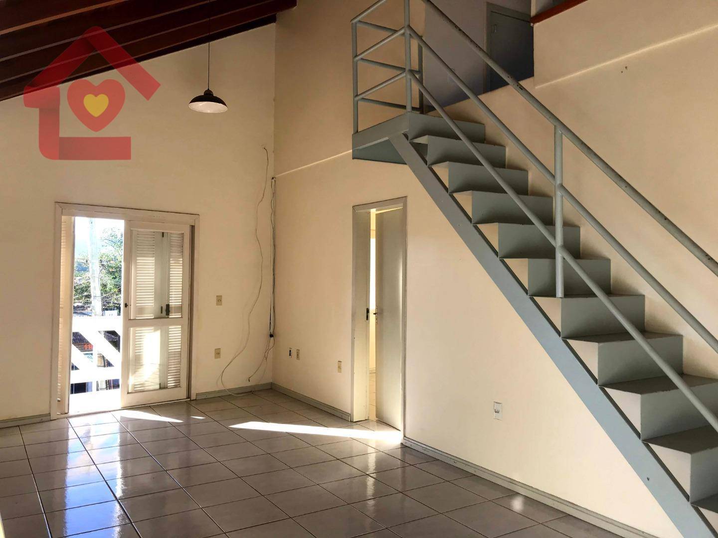 Casa para alugar com 2 quartos, 120m² - Foto 2