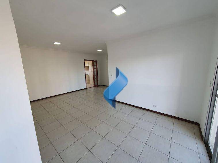 Apartamento à venda com 3 quartos, 135m² - Foto 2